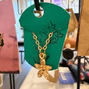 👑LIL FLOWER Pendant Necklace 🌺